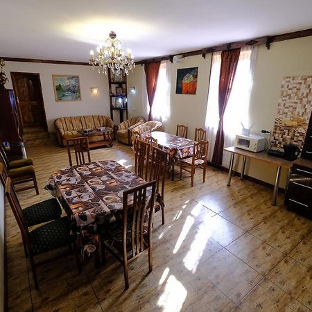 Laila Guest House Mestia Extérieur photo