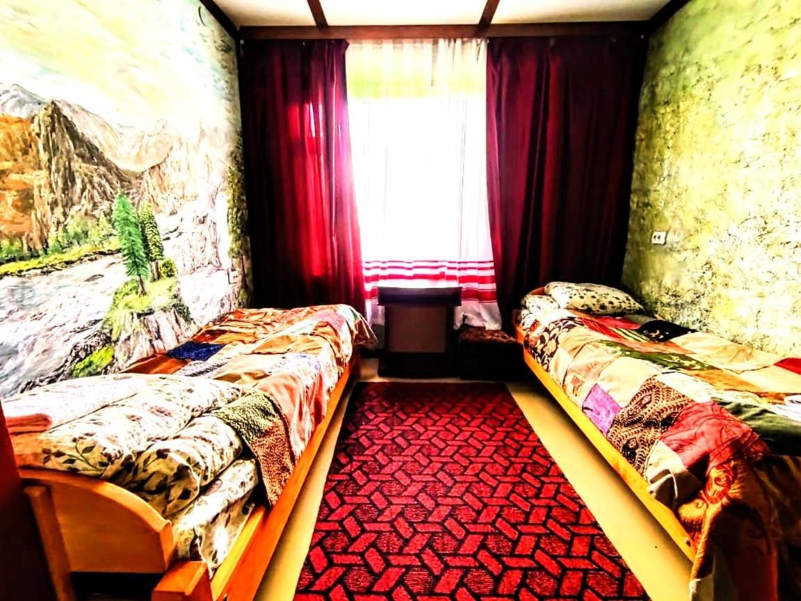 Laila Guest House Mestia Extérieur photo
