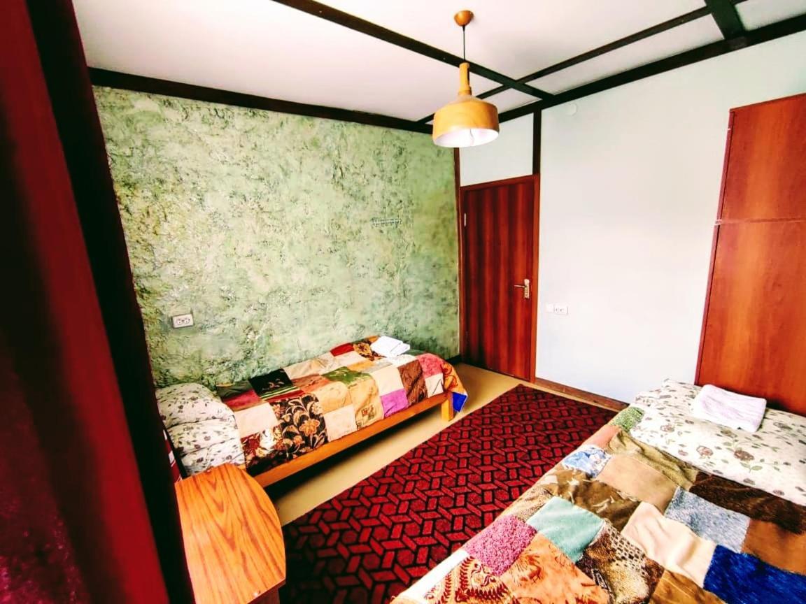 Laila Guest House Mestia Extérieur photo