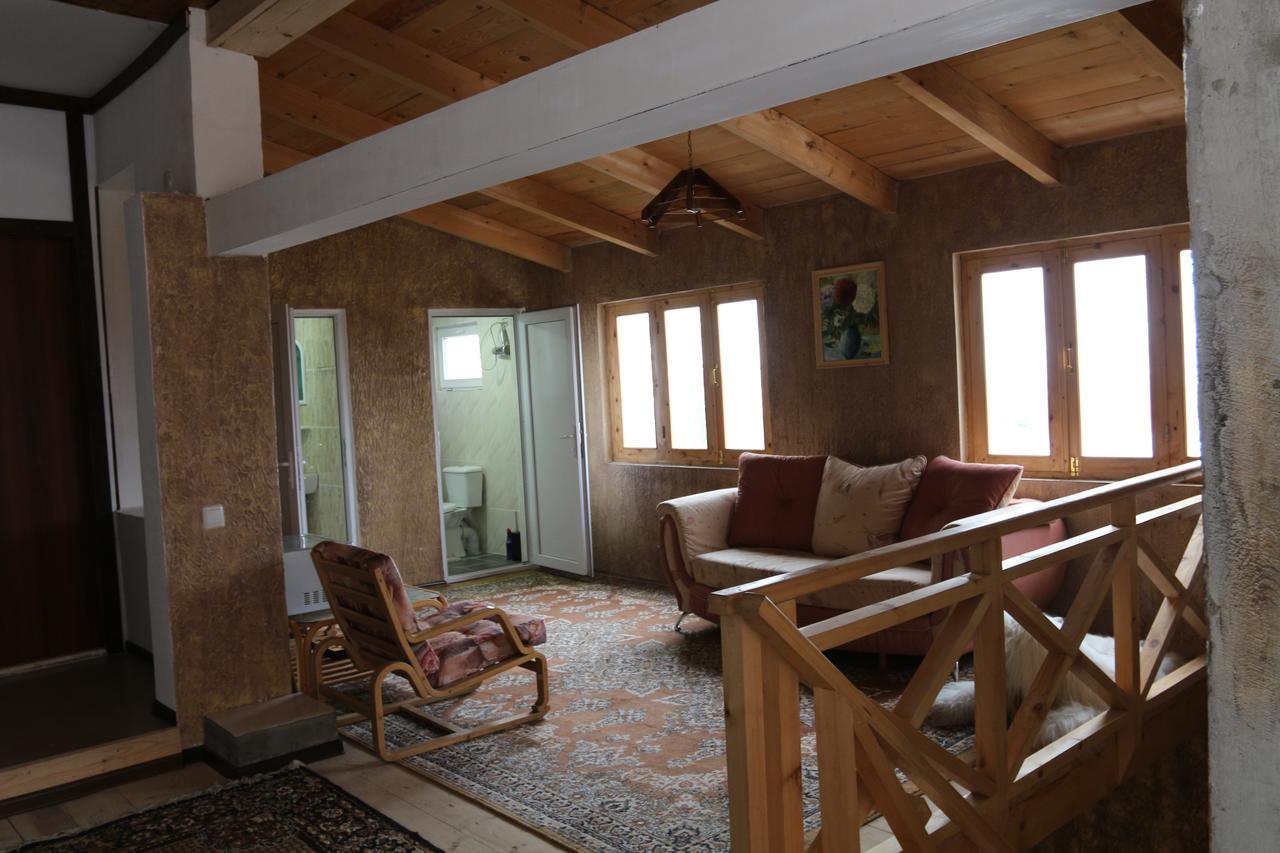 Laila Guest House Mestia Extérieur photo