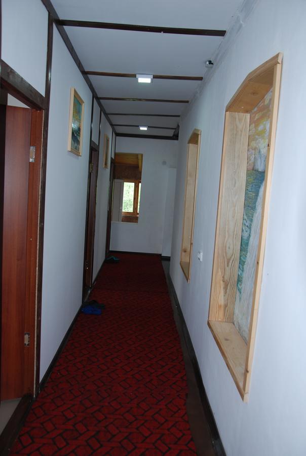 Laila Guest House Mestia Extérieur photo