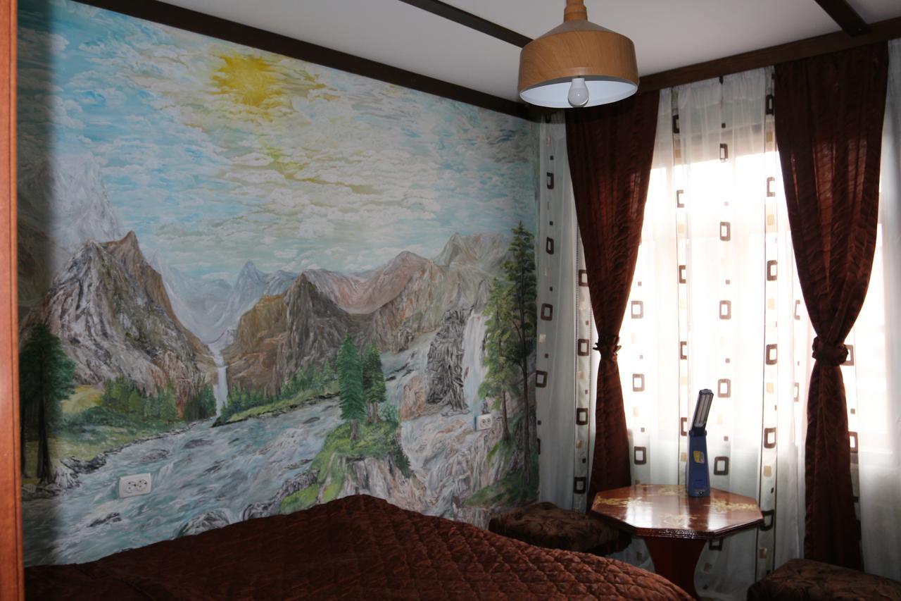 Laila Guest House Mestia Extérieur photo
