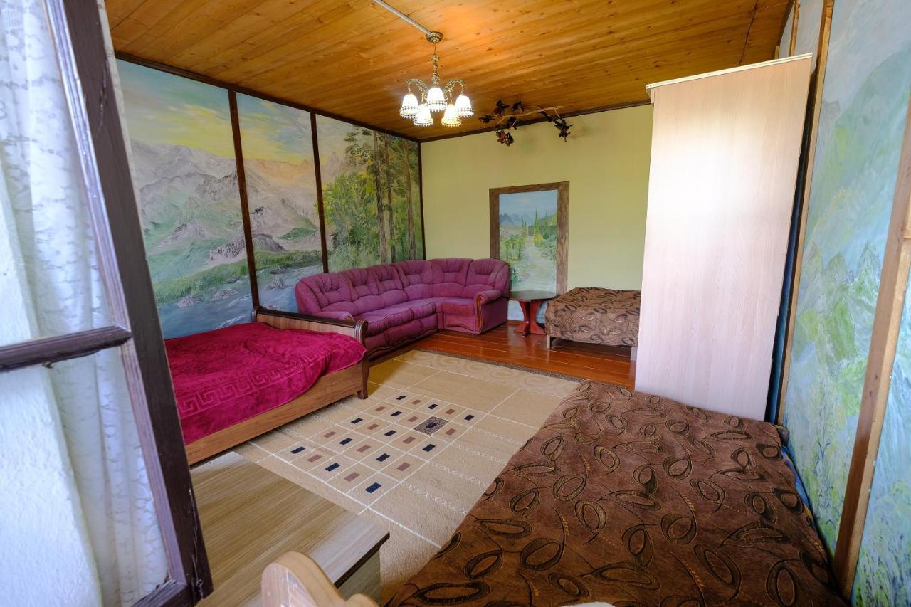 Laila Guest House Mestia Extérieur photo