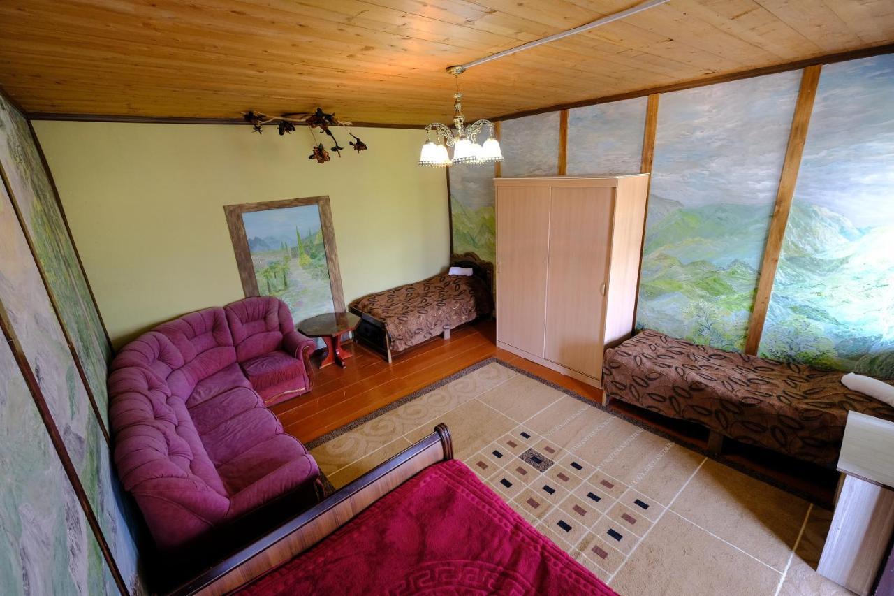 Laila Guest House Mestia Extérieur photo
