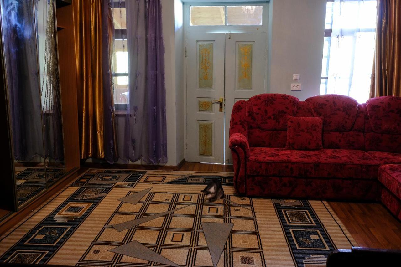 Laila Guest House Mestia Extérieur photo