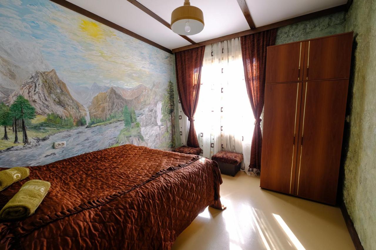 Laila Guest House Mestia Extérieur photo