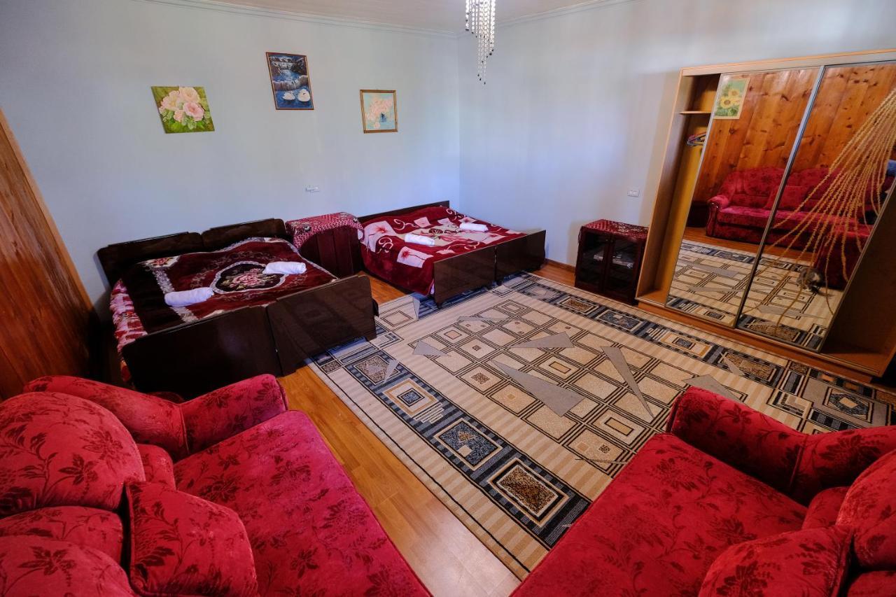 Laila Guest House Mestia Extérieur photo