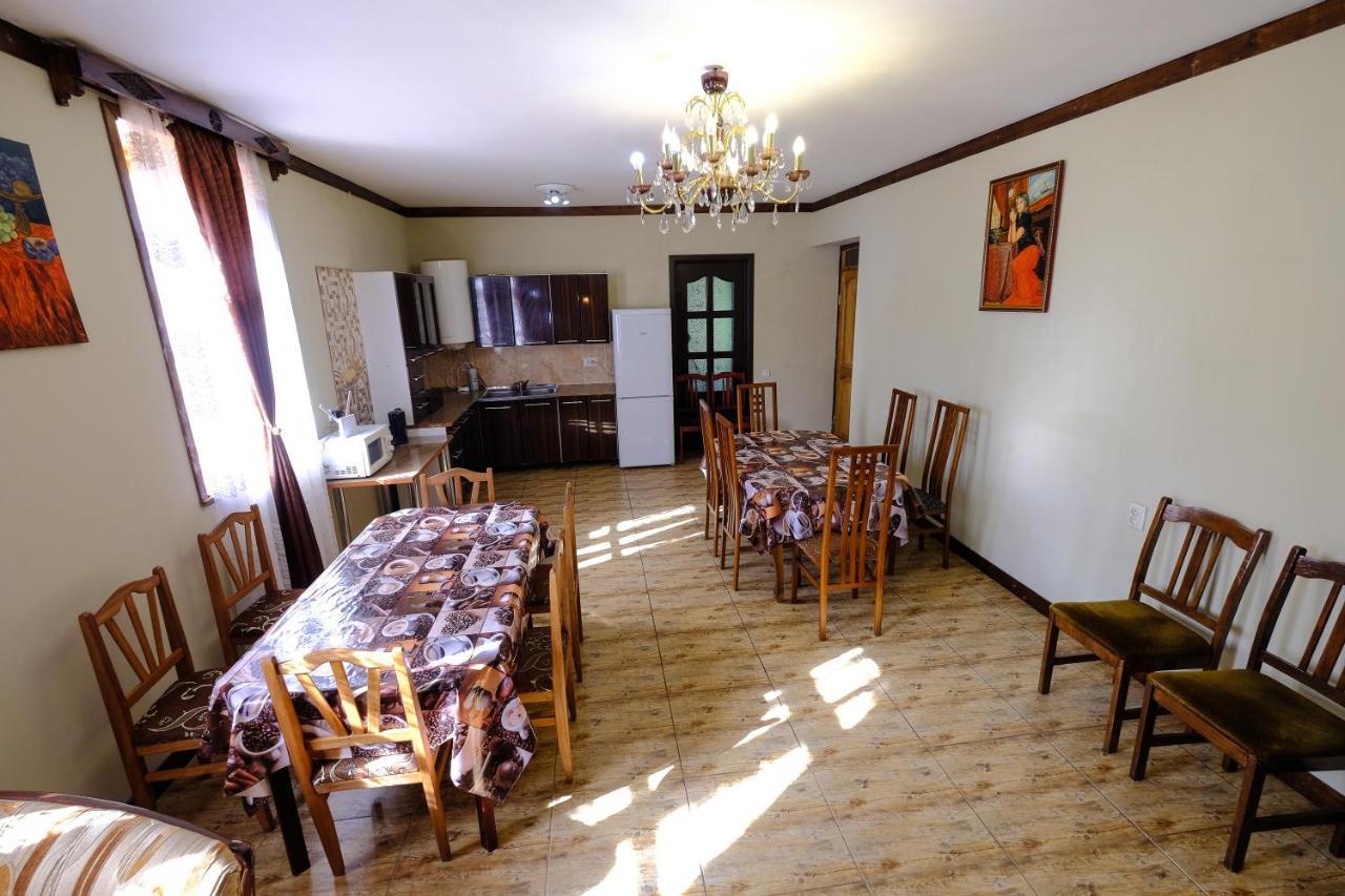 Laila Guest House Mestia Extérieur photo