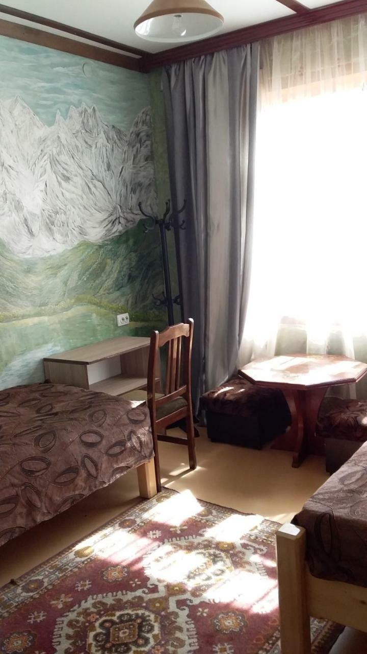Laila Guest House Mestia Extérieur photo